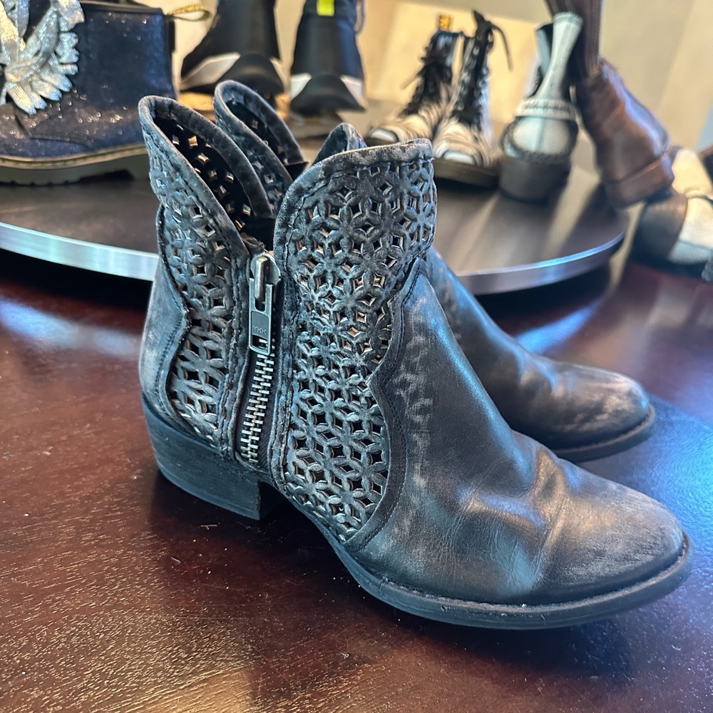 Women’s black ankle boots size 9